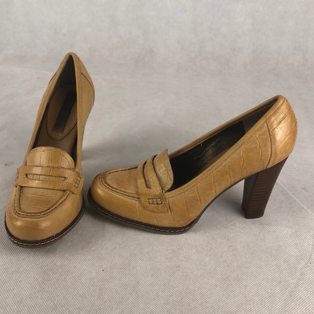 New women’s leather Banana Republic shoes size 6.5